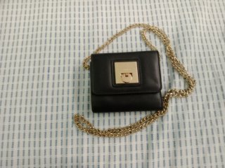 Borsellino Carpisa nero con catena oro
