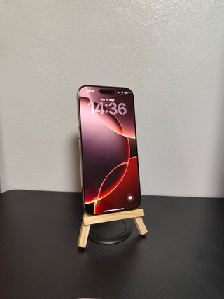 iPhone 16 Pro Max - 256GB - 92% Batería + Fundas