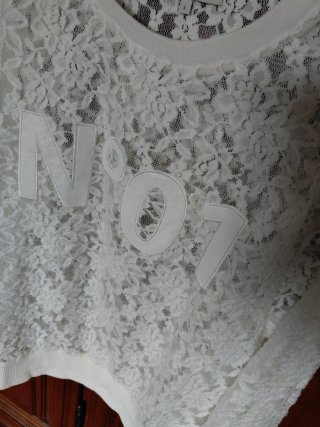 Felpa pizzo bianca scritta N.01 DOWN UP