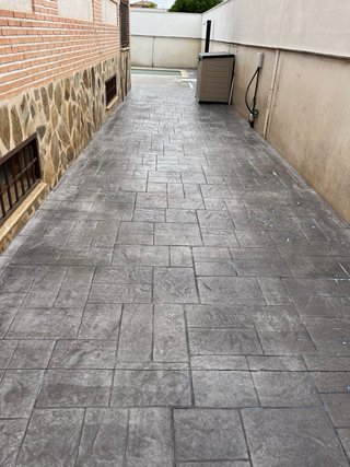 Hormigón impreso pulido y verticales Muros