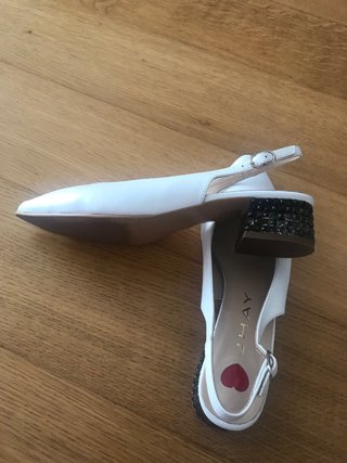 Zapatos destalonados blancos THAY Tacón bajo.