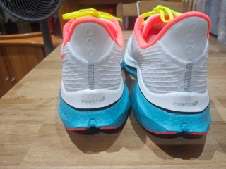 Zapatillas Saucony Talla 45 Blancas y Rosas