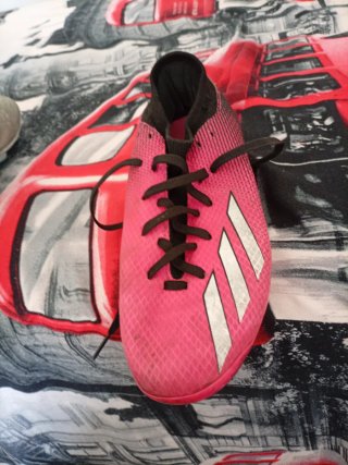 Adidas Botas de Fútbol Rosa y Negro talla 36