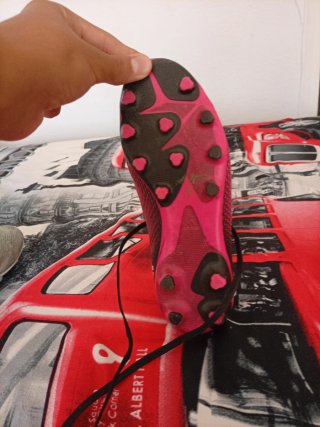 Adidas Botas de Fútbol Rosa y Negro talla 36