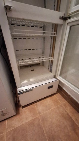 Nevera expositora de refrescos