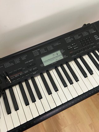 Teclado Casio CTK-3200 con soporte