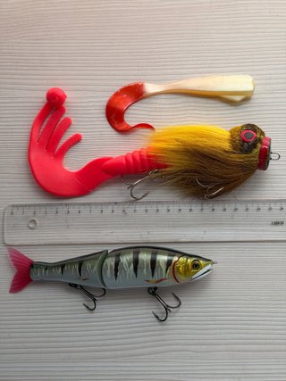 Señuelos de pesca variados