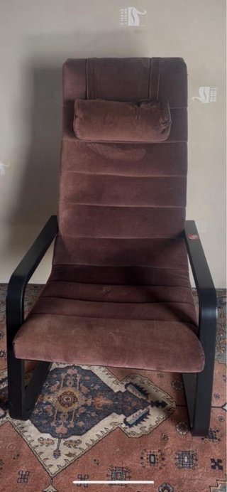 Sillón de tela marrón
