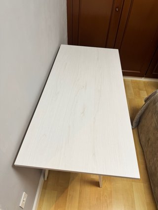Mesa de estudio blanca