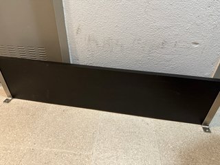 Baldas Negras con Bordes Metálicos