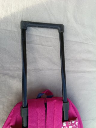 Mochila con ruedas y estampado de sonrisas rosa