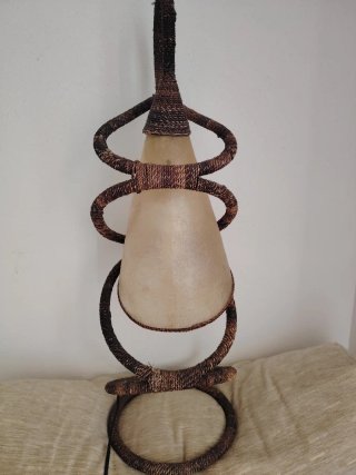 Lámpara de mesa o suelo trenzada