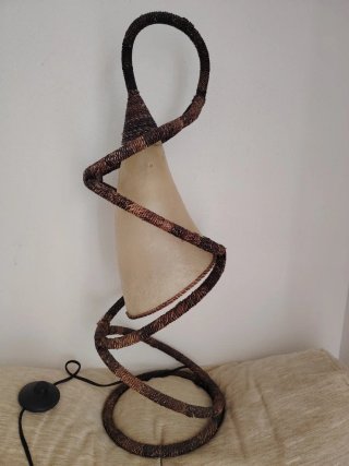 Lámpara de mesa o suelo trenzada
