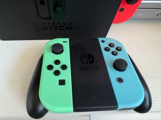 Nintendo Switch + 3 mandos extra + accesorios
