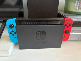 Nintendo Switch + 3 mandos extra + accesorios