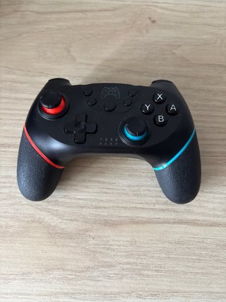 Nintendo Switch + 3 mandos extra + accesorios