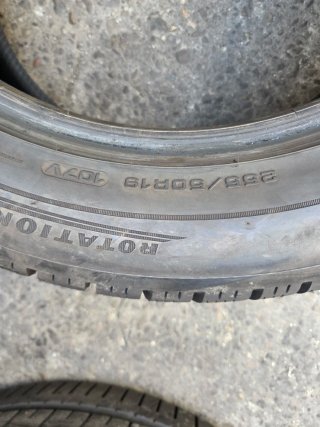 Neumáticos Dunlop 255/50/19/ al 90% de vida.