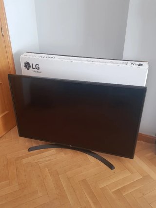 Televisor LG UHD TV Negro