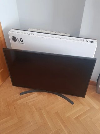 Televisor LG UHD TV Negro