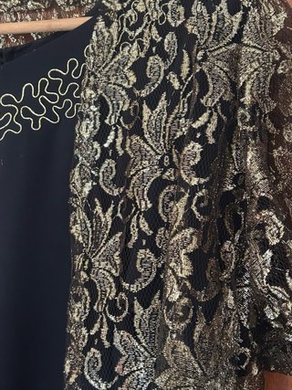 Vestido de fiesta negro y dorado