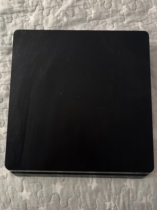 PS4 (PlayStation 4)