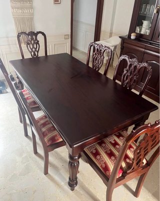 Mesa comedor y 6 sillas estilo antiguo