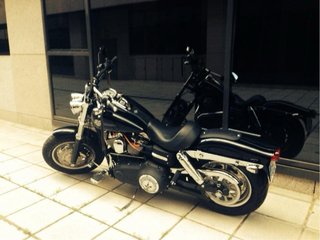 Harley-Davidson Fat Bob Negra