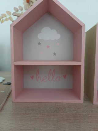 Decoración infantil: Estanterías y cisnes