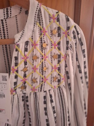 Blusa Zara bordada talla S