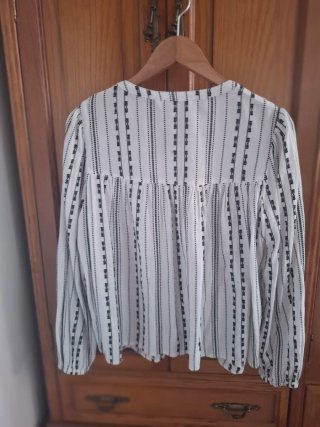 Blusa Zara bordada talla S