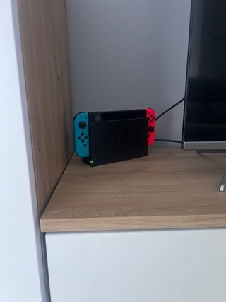 Nintendo Switch + joy cons + dock tv + grip +funda