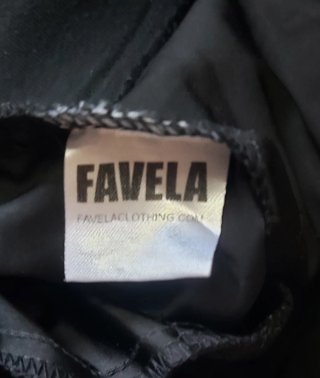 Pantalón Favela negro y amarillo