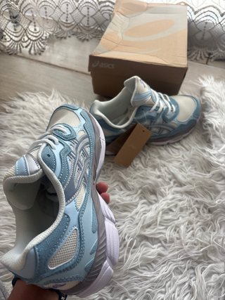 Zapatillas Asics Azules y Blancas
