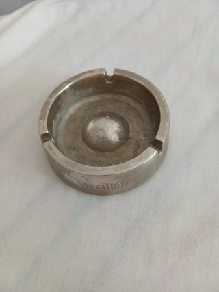 Cenicero Marlboro metálico