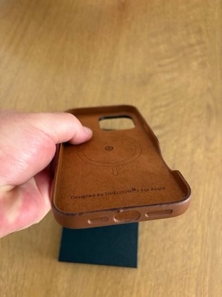 Funda SHIELDON iPhone 2024 P69 Marrón