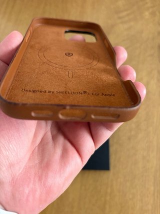 Funda SHIELDON iPhone 2024 P69 Marrón