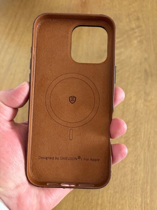 Funda SHIELDON iPhone 2024 P69 Marrón