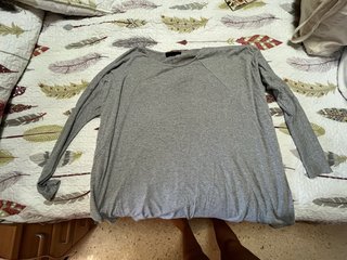 Camisa gris manga larga oversize