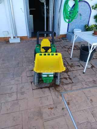 Tractor de juguete John Deere con pala