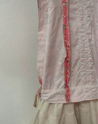 Traje de flamenca rosa y beige