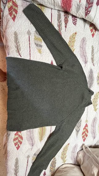 Jersey verde cuello alto