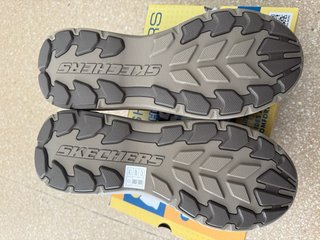 Zapatillas Skechers Hands Free Hombre Gris 47,5