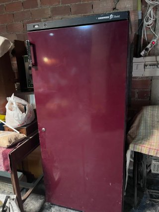 Nevera de vinos granate medidas