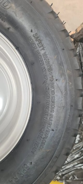Rueda de remolque 16.5x6.5 R8