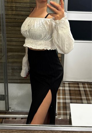 Falda larga negra talle S con abertura lateral