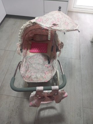Cochecito de muñecas vintage floral