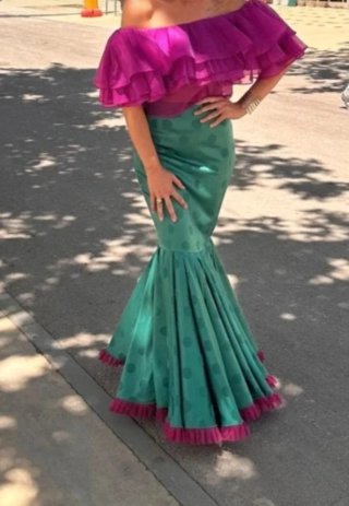 Traje de flamenca verde y Buganvilla
