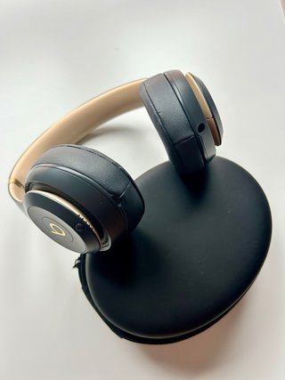 Beats Studio3 Negro y Dorado