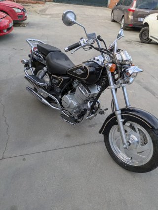 Moto Cruiser 250cc Negra y Plateada