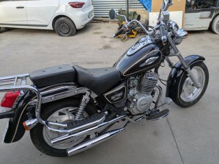 Moto Cruiser 250cc Negra y Plateada